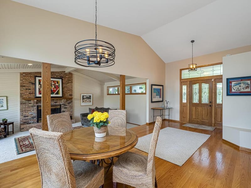 1212 Bluebill Bay Rd, Burnsville, MN 55306