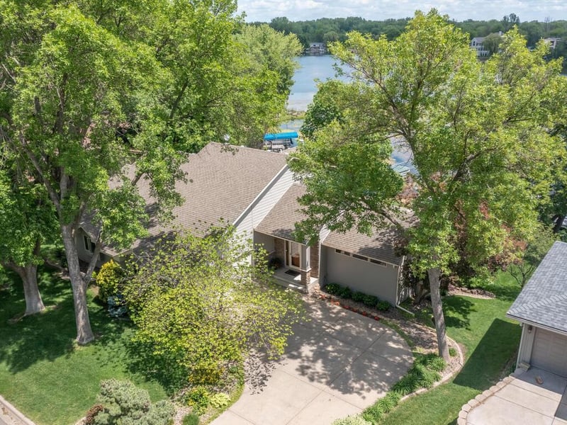 1212 Bluebill Bay Rd, Burnsville, MN 55306
