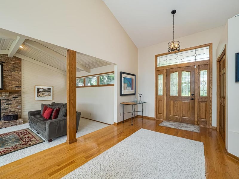 1212 Bluebill Bay Rd, Burnsville, MN 55306