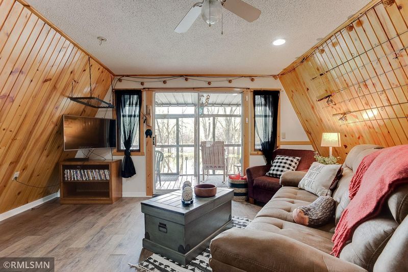 5783 Royal River Rd, Braham, MN 55006