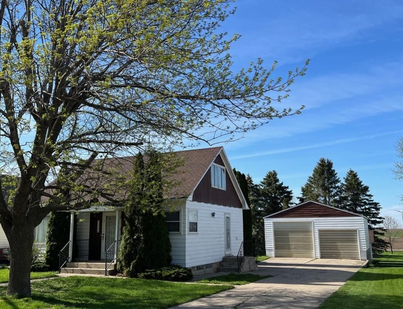 11706 110th St, Leota, MN 56153