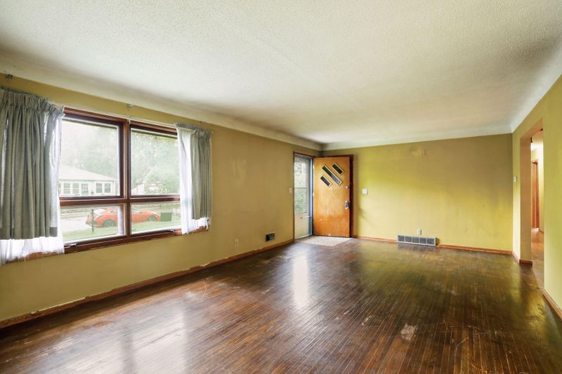 1630 Burns Ave, Saint Paul, MN 55106