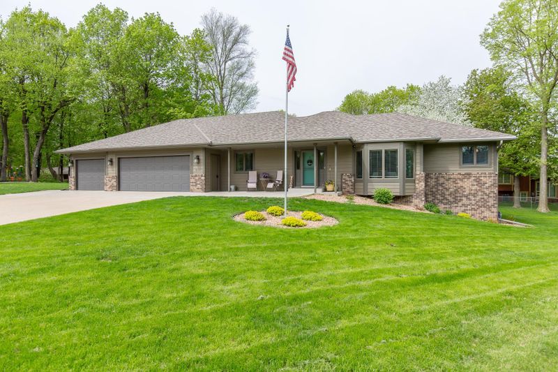 601 Bernas Ln, New Prague, MN 56071