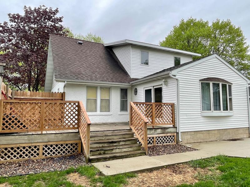 402 8th St SW, Austin, MN 55912