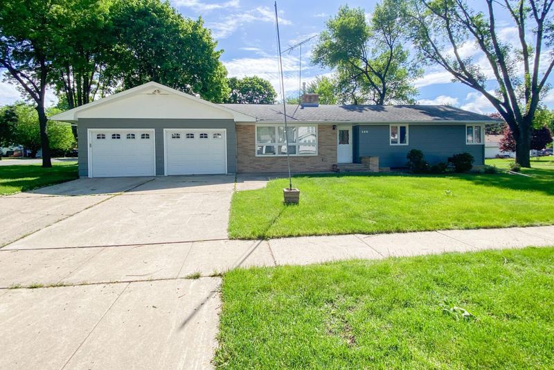 320 2nd St, Gaylord, MN 55334