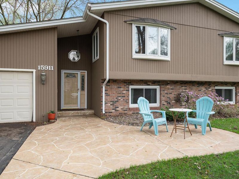 15911 S Lund Rd, Eden Prairie, MN 55346