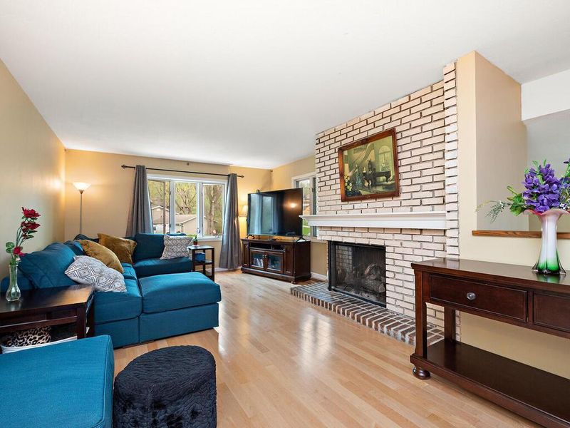 15911 S Lund Rd, Eden Prairie, MN 55346
