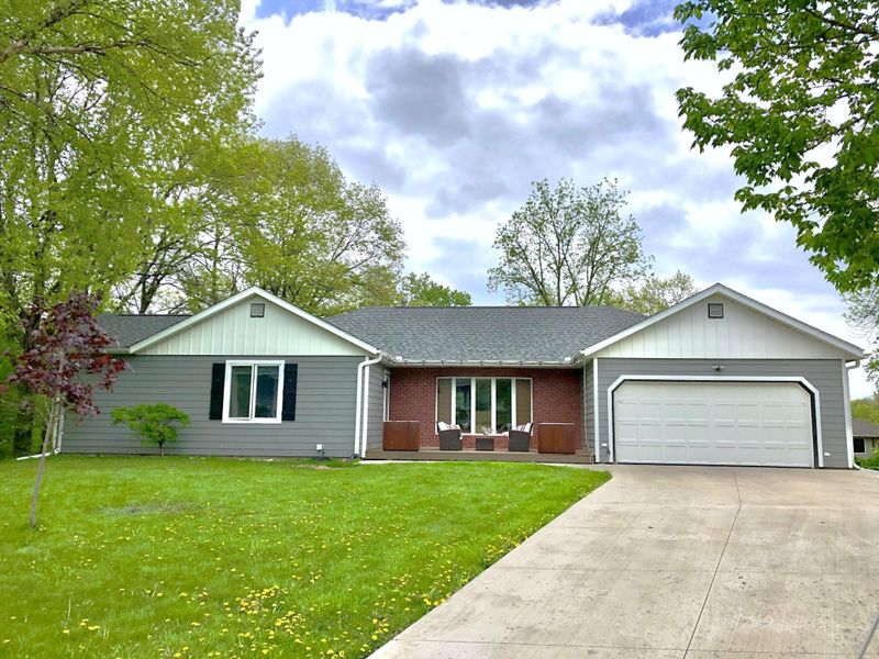 2342 Clover Ln, Red Wing, MN 55066