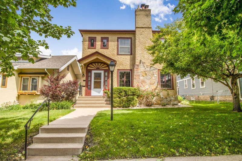 2165 Randolph Ave, Saint Paul, MN 55105
