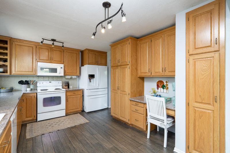 1475 Bridgeview Ave, Eagan, MN 55121
