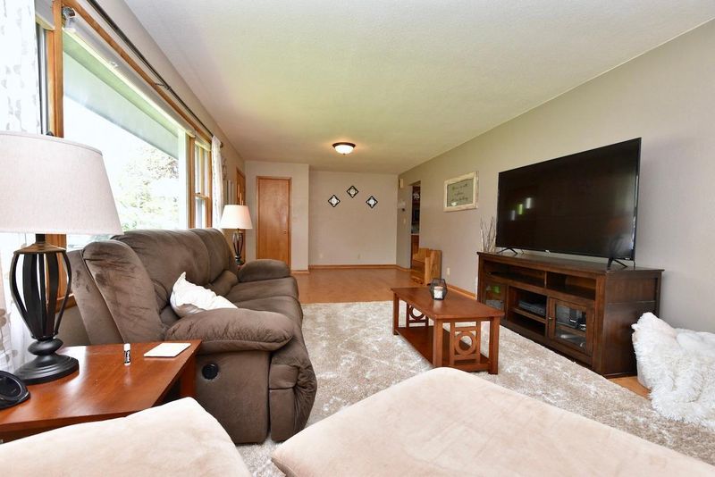 1658 W Broadway St, Winona, MN 55987
