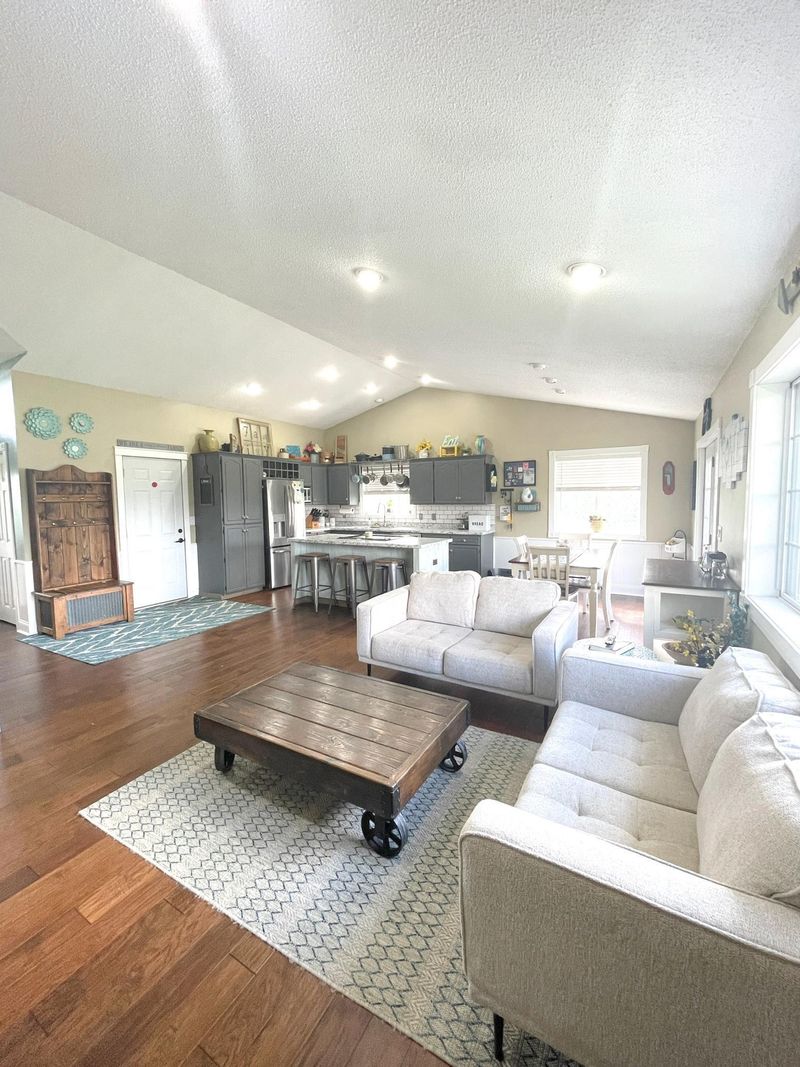 15230 55th St NW, Annandale, MN 55302