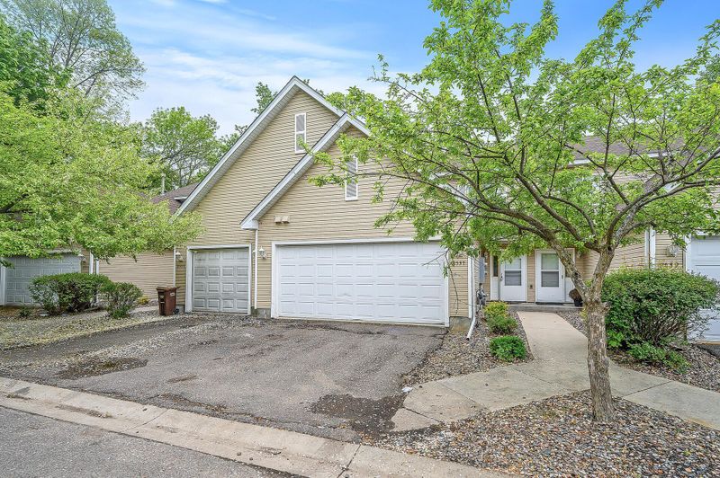 8537 Cardiff Ln, Eden Prairie, MN 55344