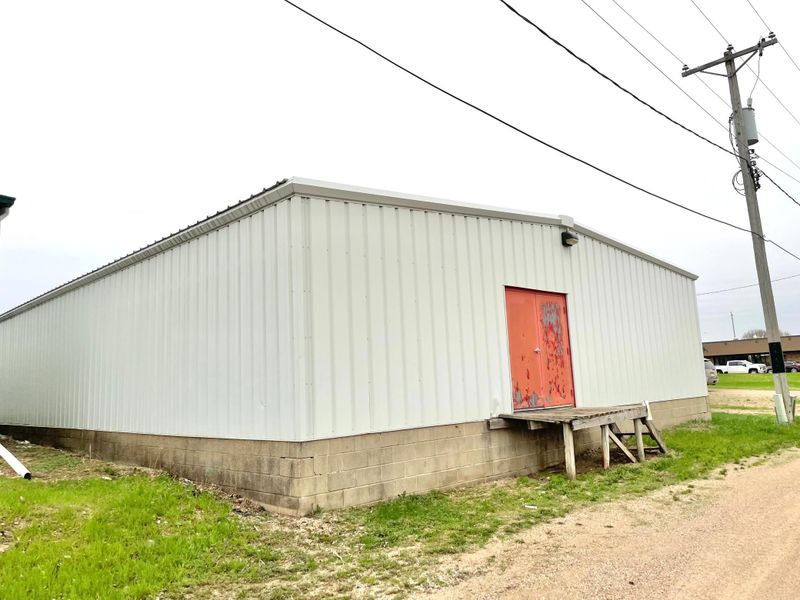 117 E Brown St, Comfrey, MN 56019