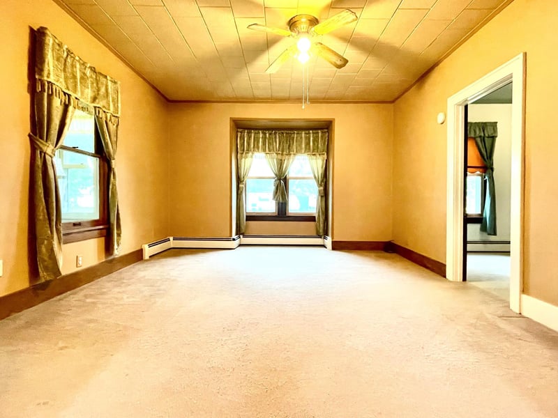 211 N Front St, Okabena, MN 56161