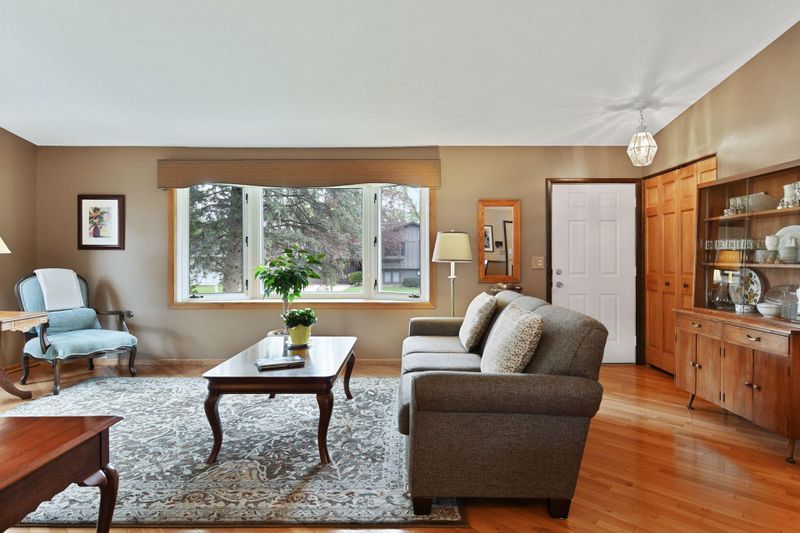 528 8th St NW, Elk River, MN 55330