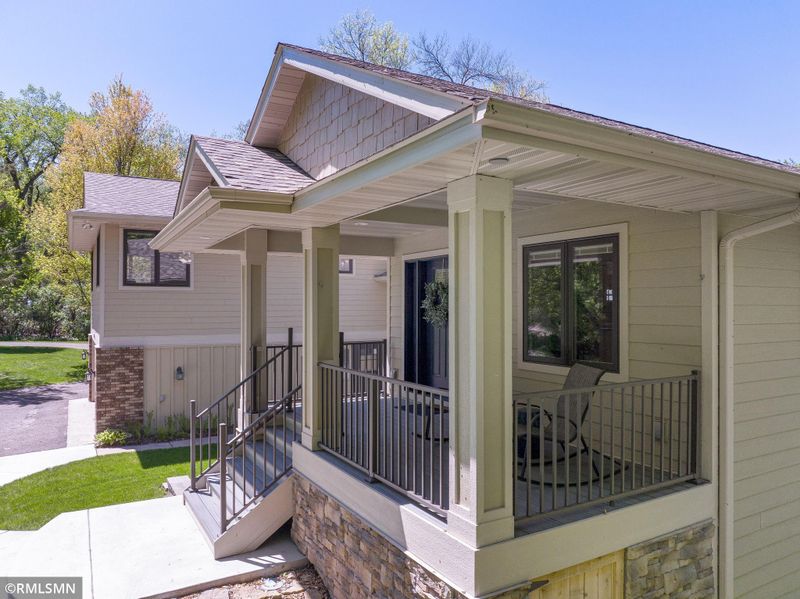 2111 Wuthering Heights Rd, Eagan, MN 55122
