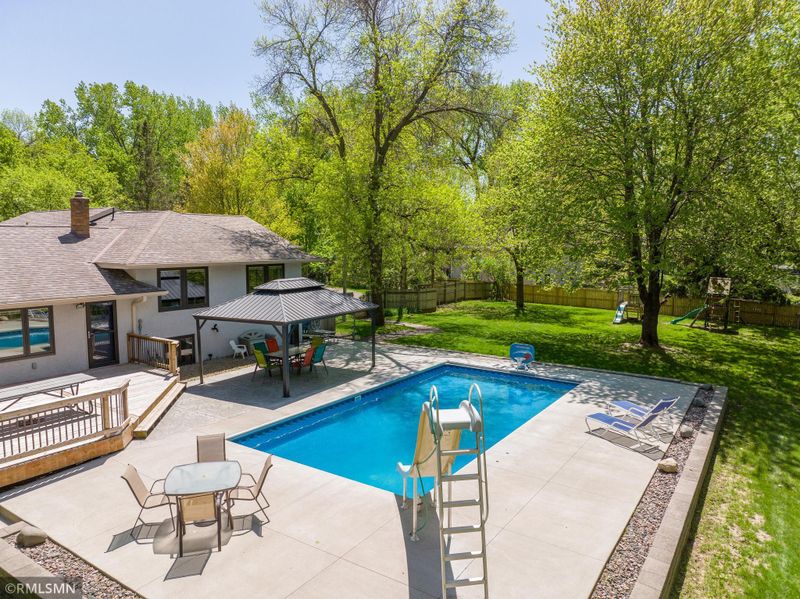 2111 Wuthering Heights Rd, Eagan, MN 55122
