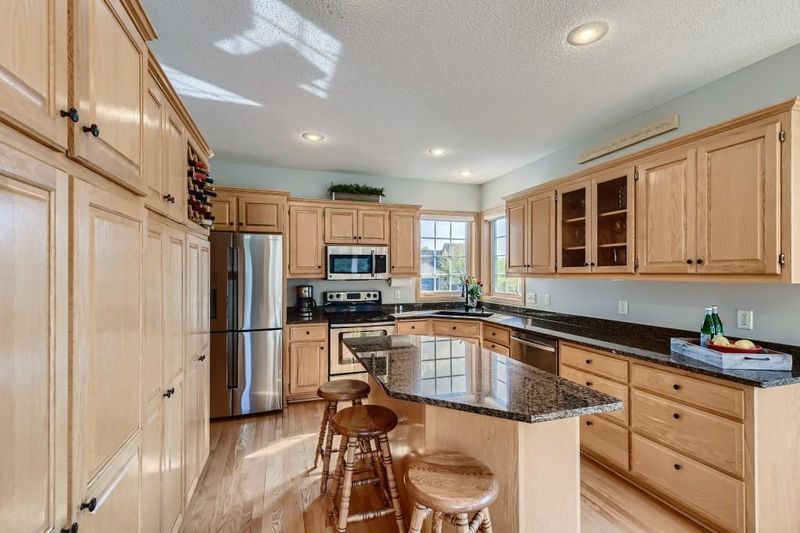13658 Flair Ct, Apple Valley, MN 55124