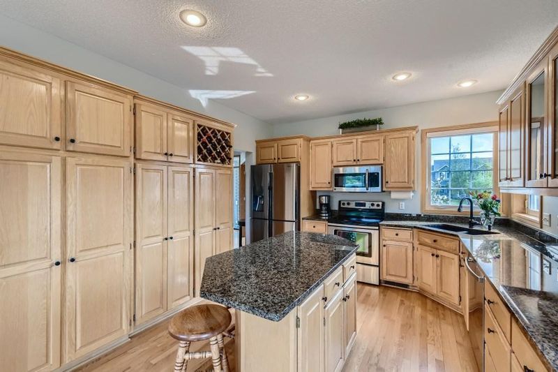13658 Flair Ct, Apple Valley, MN 55124