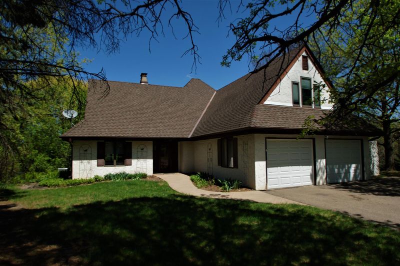 988 Stratford Rd, Mendota Heights, MN 55118