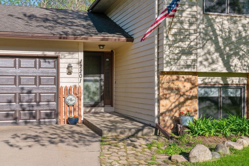 12201 Maryland Cir, Champlin, MN 55316
