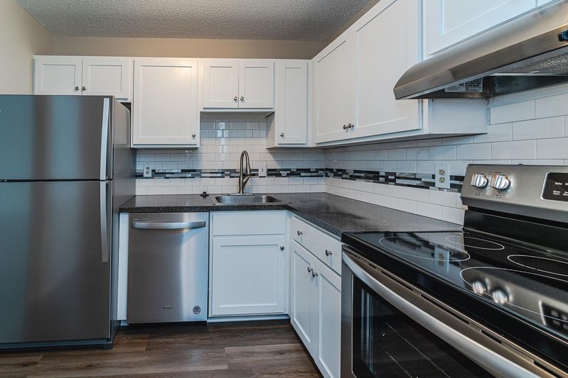 1903 Silver Bell Rd #305, Eagan, MN 55122