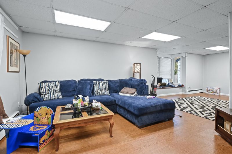 1077 Reaney Ave, Saint Paul, MN 55106