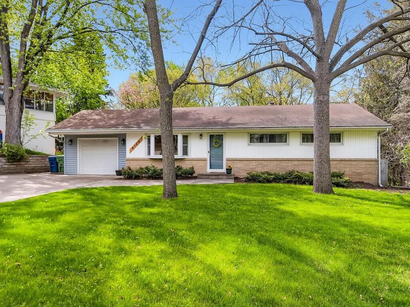 6128 Woody Ln NE, Fridley, MN 55432