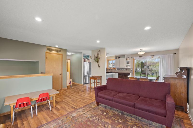 206 Crystal Ln, Montrose, MN 55363