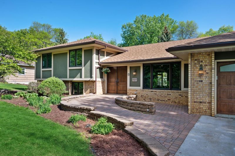 404 Woodland Dr, Burnsville, MN 55337
