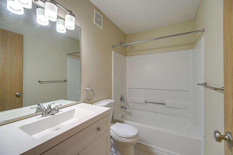 15535 Foghorn Ln #46, Apple Valley, MN 55124