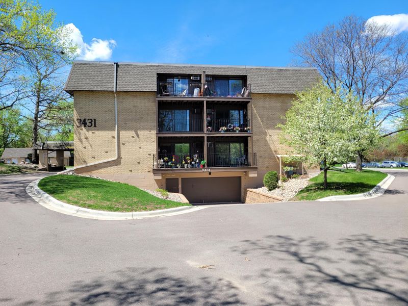 3431 Kent St #702, Shoreview, MN 55126