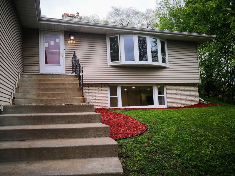 1688 Edgemont St, Maplewood, MN 55117