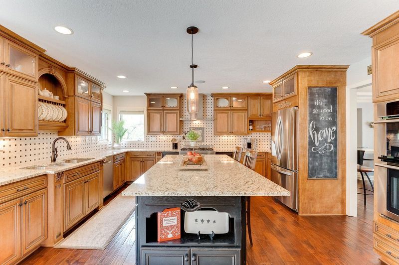 8124 Kimberly Ln N, Maple Grove, MN 55311
