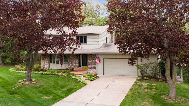 2700 Selena Cir, White Bear Lake, MN 55110