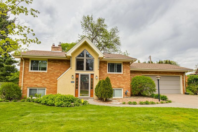 2046 Mississippi Cir, New Brighton, MN 55112