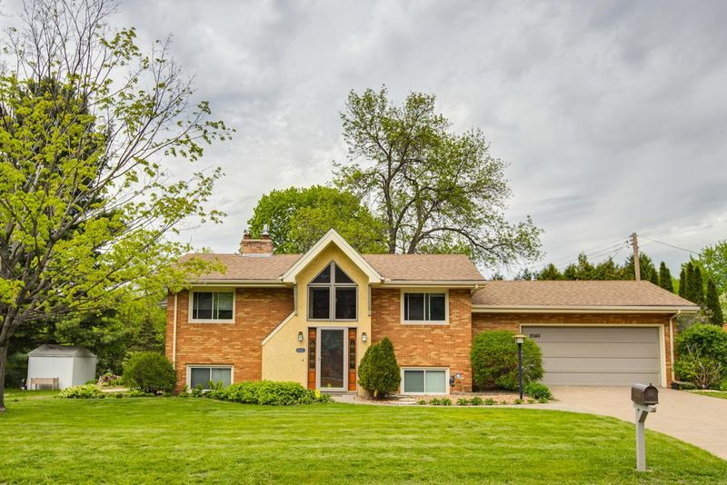 2046 Mississippi Cir, New Brighton, MN 55112