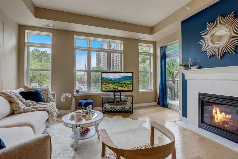 301 Clifton Ave #2E, Minneapolis, MN 55403