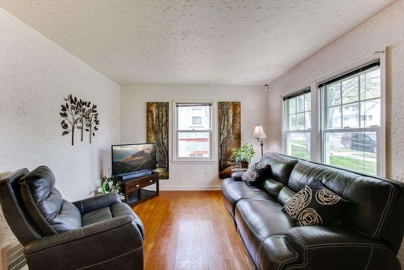 1981 Nebraska Ave E, Saint Paul, MN 55119