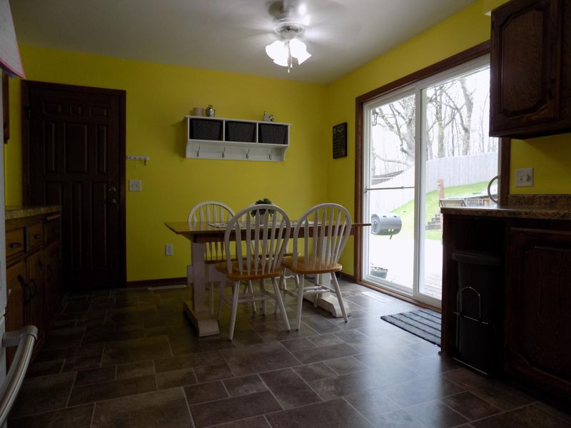 679 Sunset Dr, Saint Charles, MN 55972