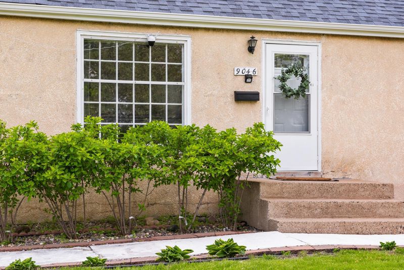 9046 Nicollet Ave S, Bloomington, MN 55420