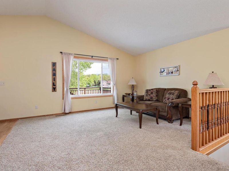 2771 Oakview Ct, Monticello, MN 55362