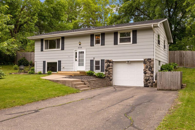 6734 Berkshire Ln N, Maple Grove, MN 55311