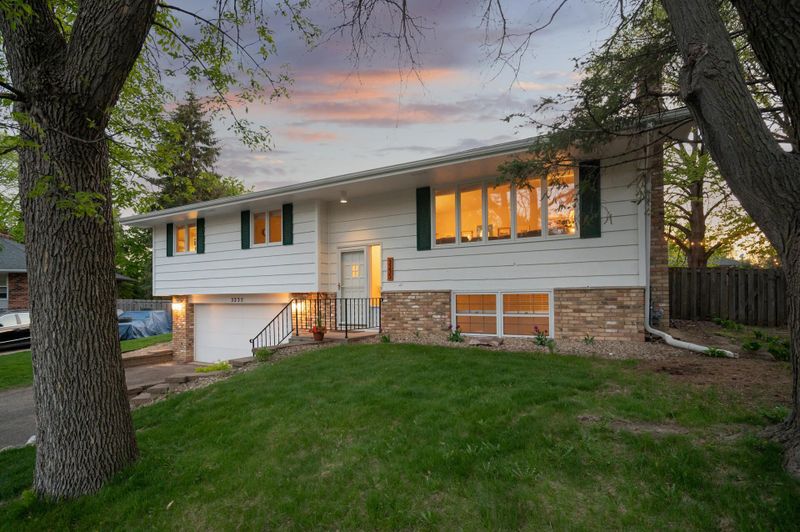 3235 Flag Ct N, New Hope, MN 55427