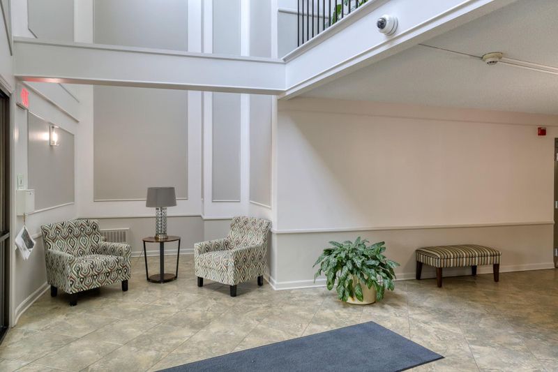 10521 Cedar Lake Rd #211, Minnetonka, MN 55305