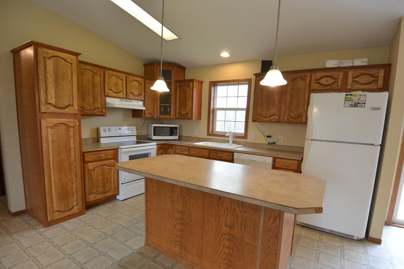 557 6th St SW, Chisholm, MN 55719