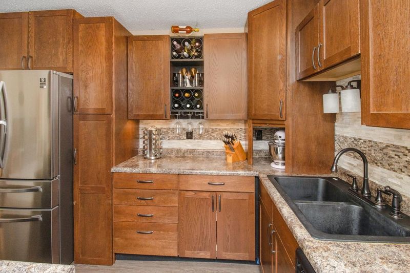 3812 Conroy Trl, Inver Grove Heights, MN 55076