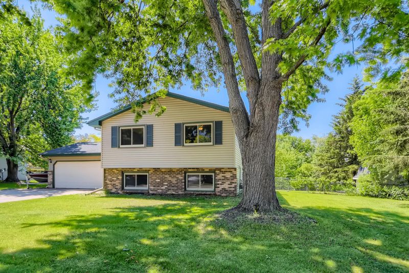 1084 126th Ln NE, Blaine, MN 55434