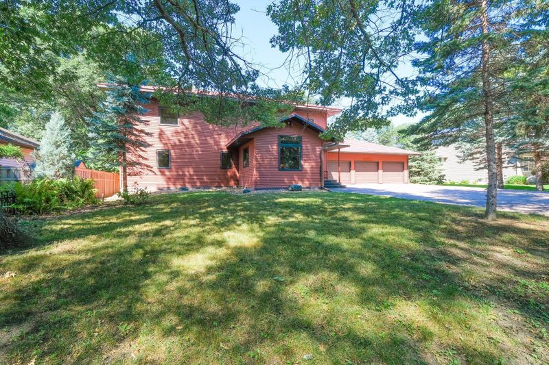 2020 Thom Dr, Arden Hills, MN 55112